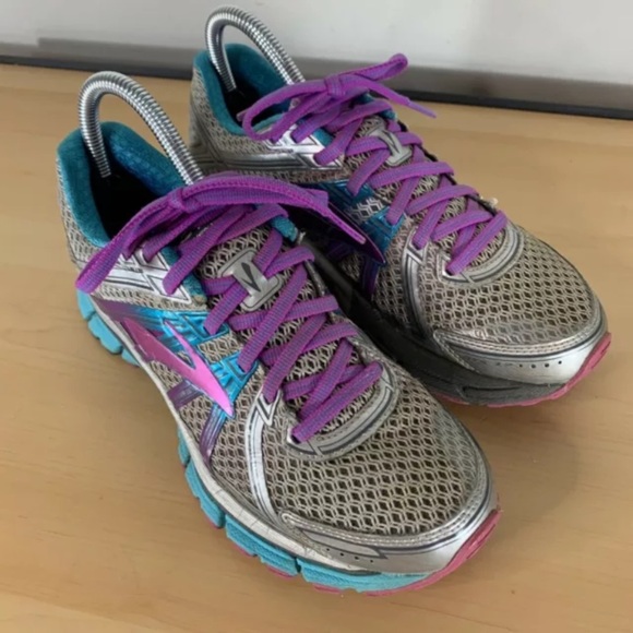 Brooks Adrenaline GTS 17 size 7.5B - Picture 1 of 11